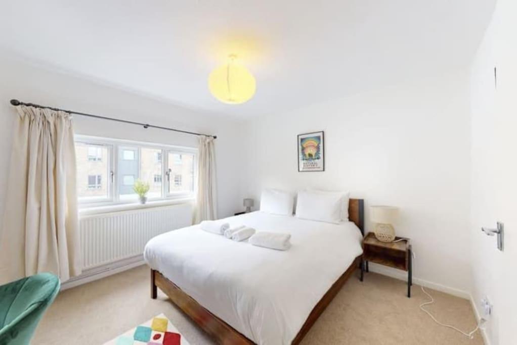 4 Bedroom Family On Piccadilly Line Ferienhaus *
