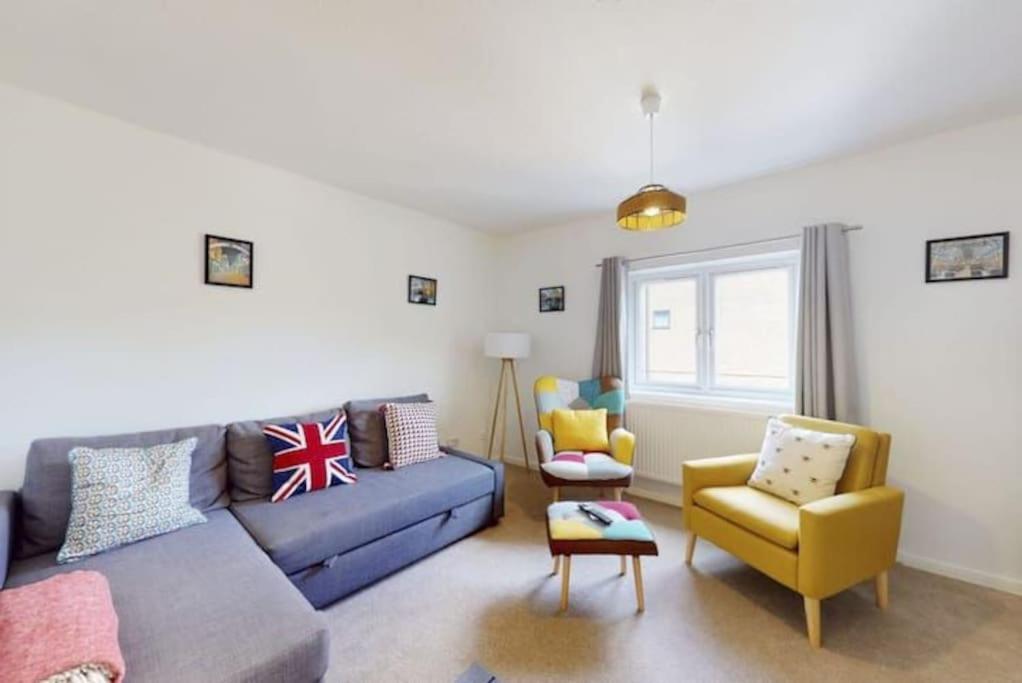 4 Bedroom Family On Piccadilly Line Ferienhaus