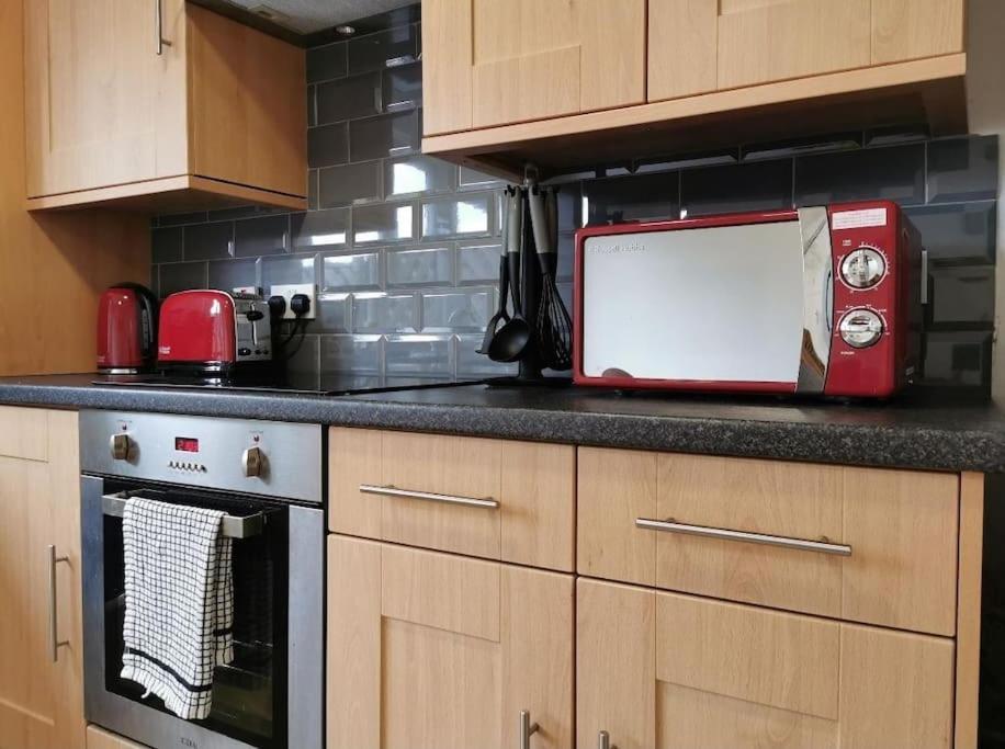 4 Bedroom Family On Piccadilly Line Ferienhaus *