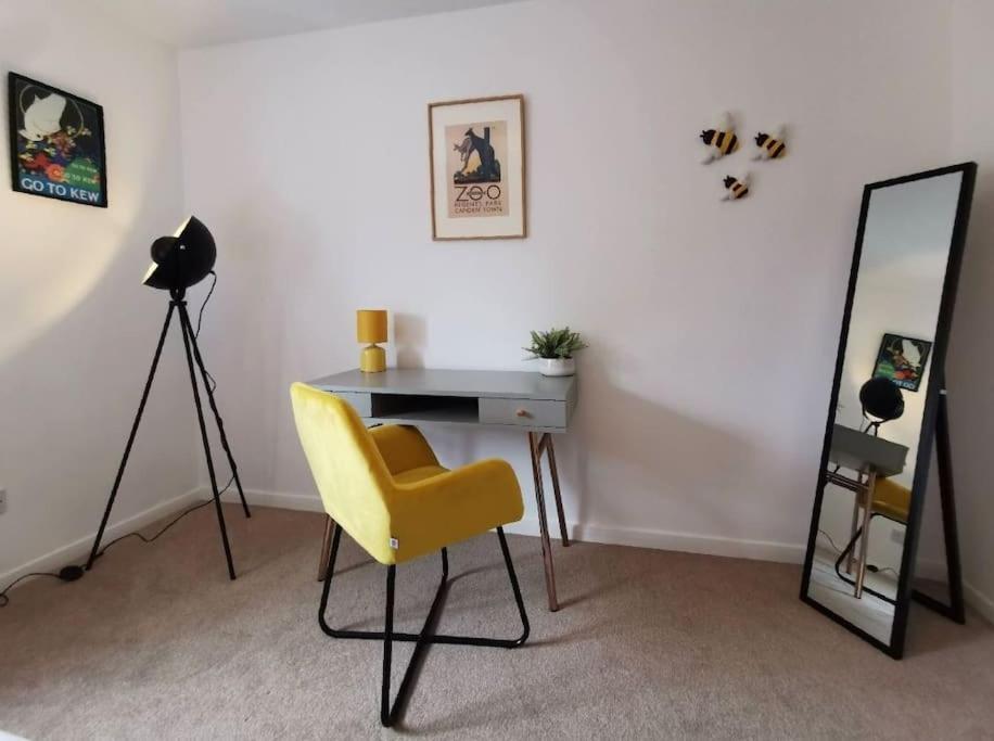 4 Bedroom Family On Piccadilly Line Ferienhaus